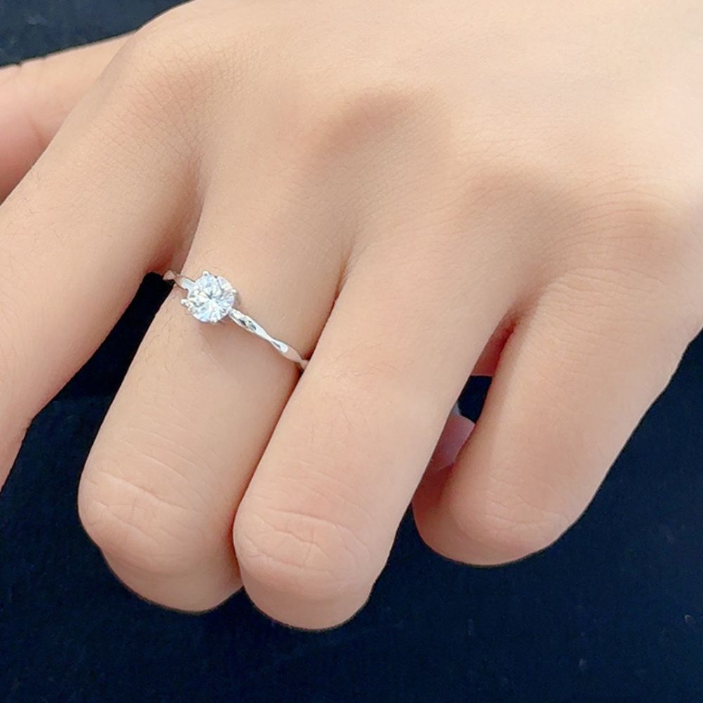 Anillo Solitario Plata Italiana con Moissanita